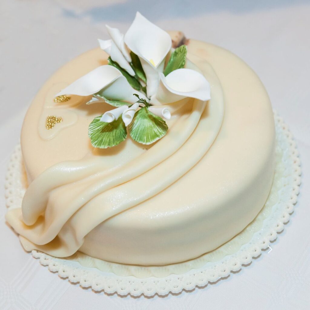 Edible Flower Decorations on Cake Top