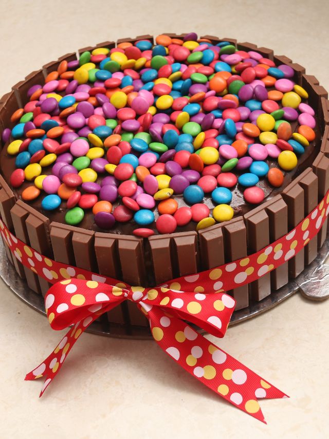 7 Cake decoration ideas with Gems Chocolate